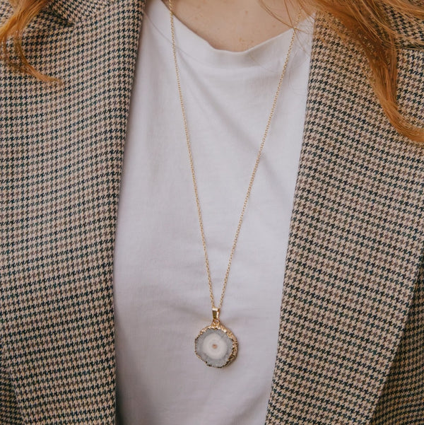 QUARTZ PENDANT NECKLACE